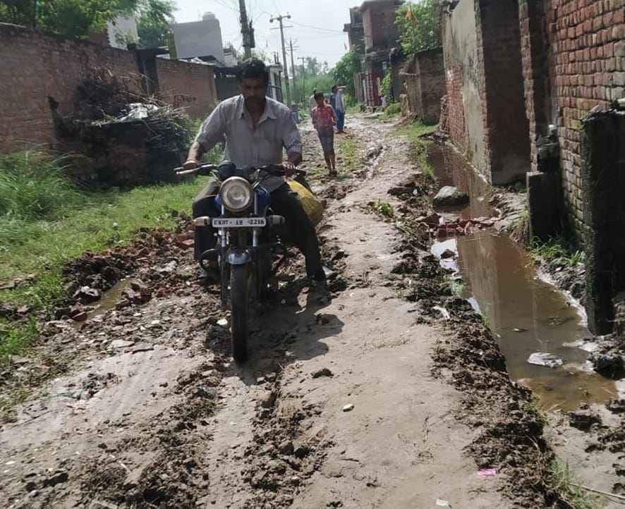 People of Sahabpura Umrao battling with waterlogging and mud