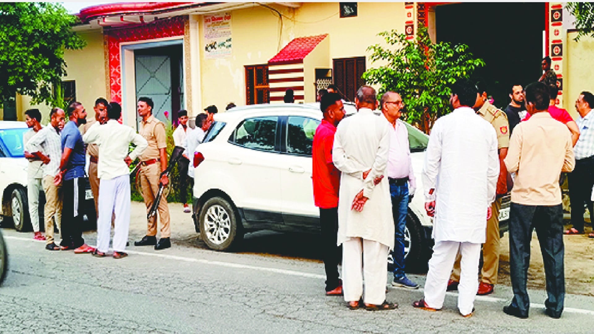 Police arrested two accused and revealed the loot of 18 lakhs in Meerut