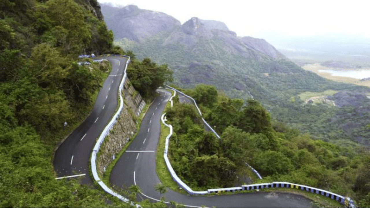 to go for a trip to the mountains in the rainy season, prepare the car in these four way