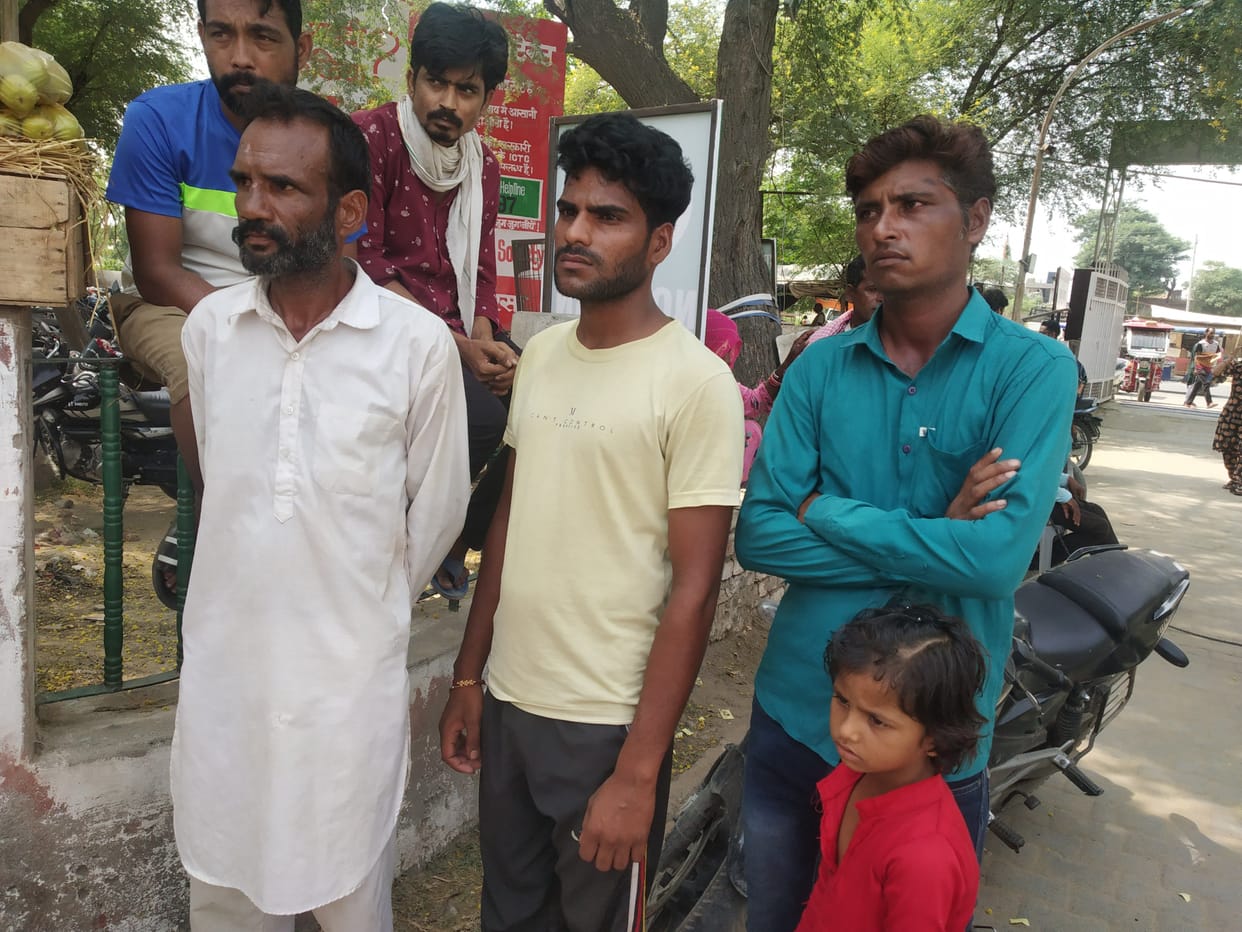 Death of the married woman, after the swelling in the stomach, the family members are engaged in getting the tomb of Pir burnt