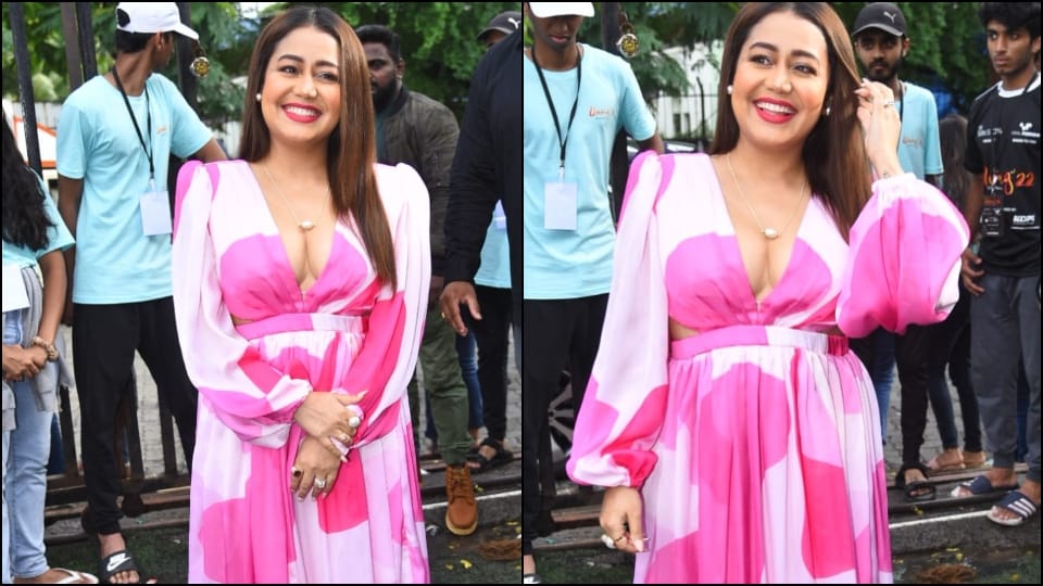 neha kakkar shows bold look in pink dress at umang event in mumbai