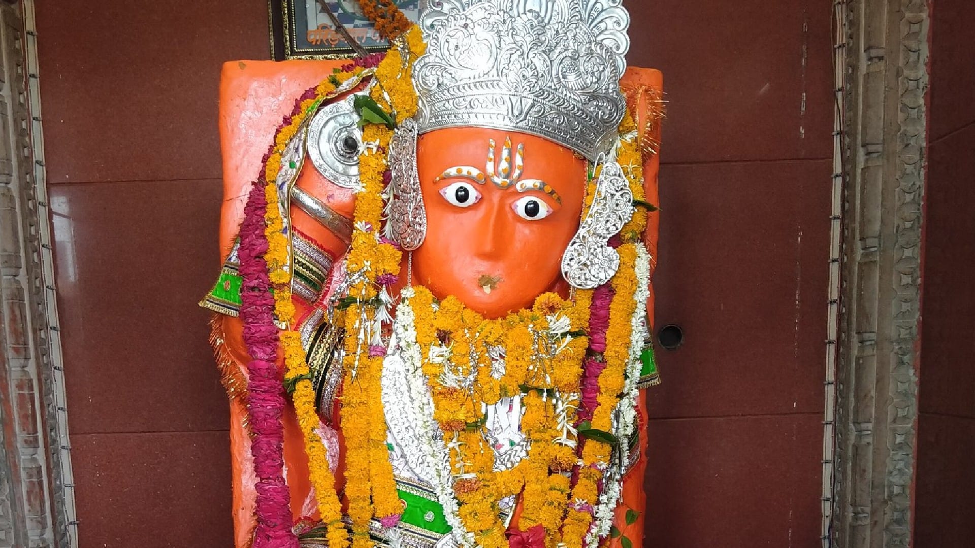 Miracle seen in Khargone's Okhleshwar Dham Hanuman ji's statue blinked video went viral