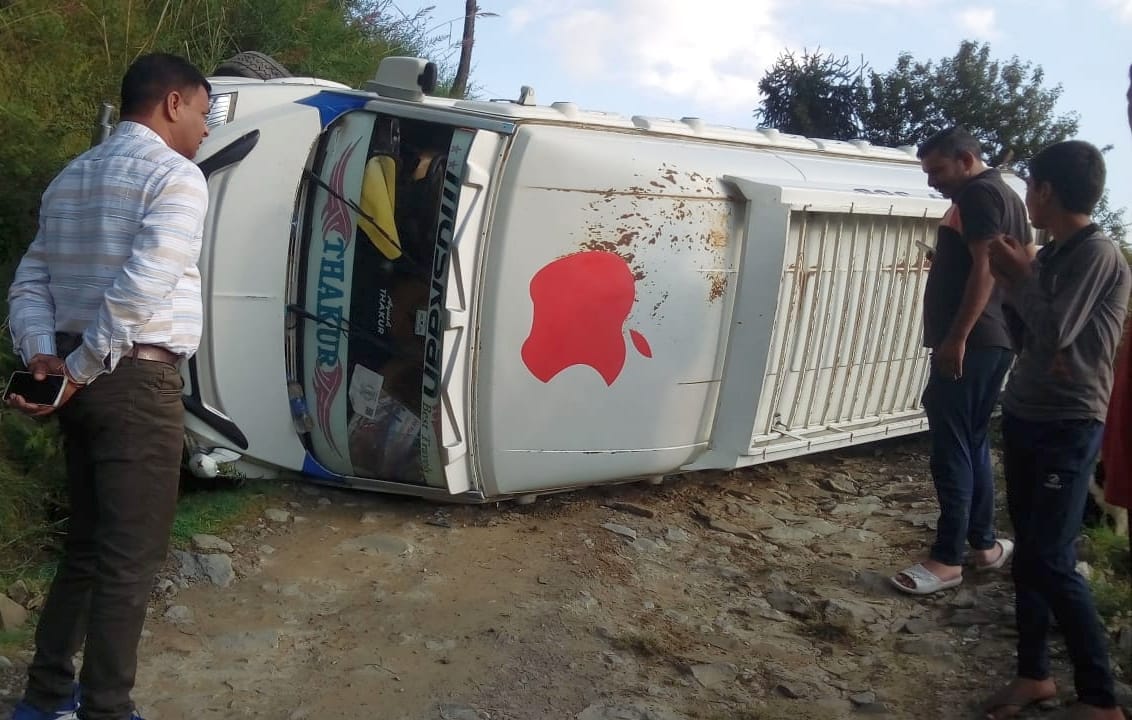 four injured in trevler accident near khnag aani