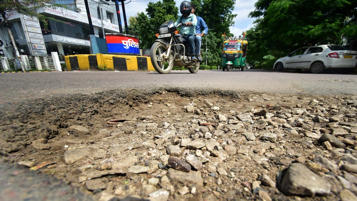 196 dangerous potholes on the roads adjoining the residence of MP Pramod Tiwari