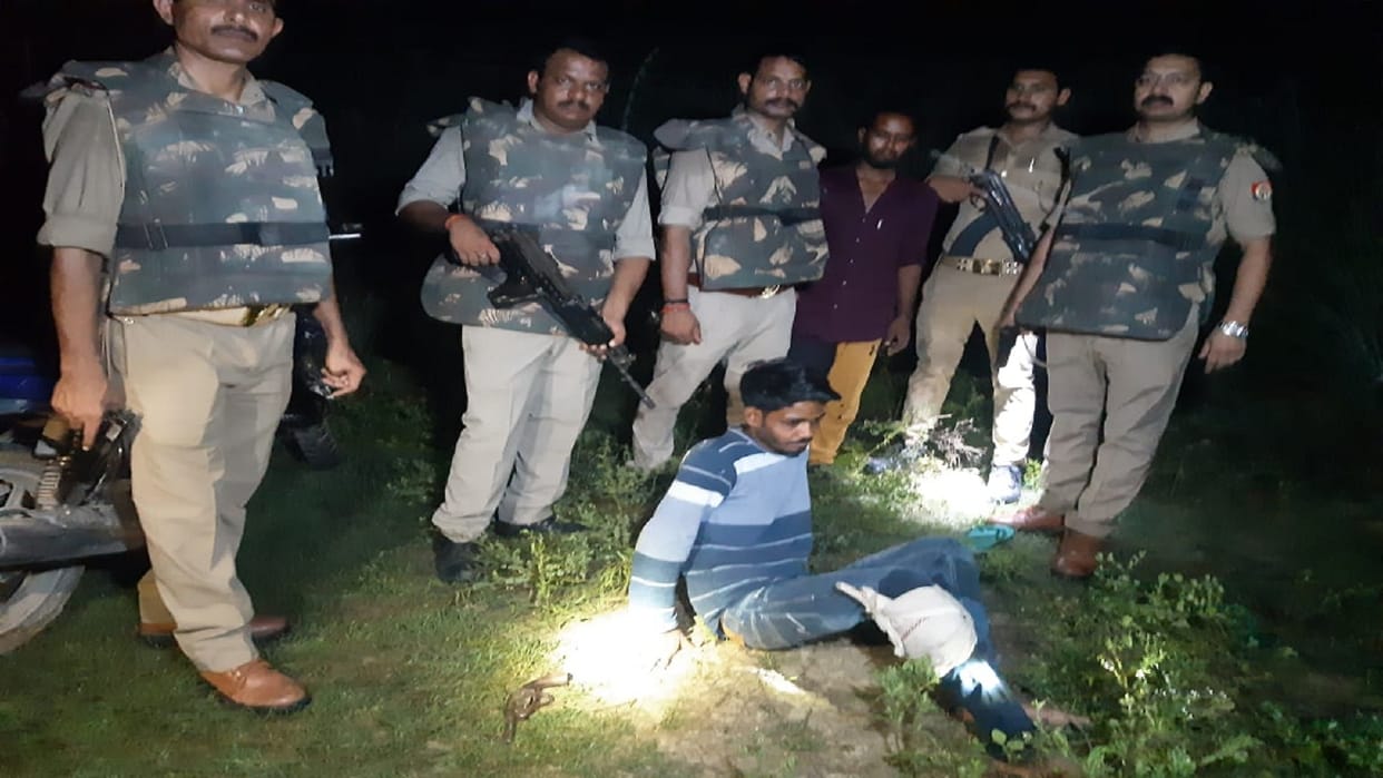 Police encounter with miscreants running illegal arms factory, ten weapons recovered