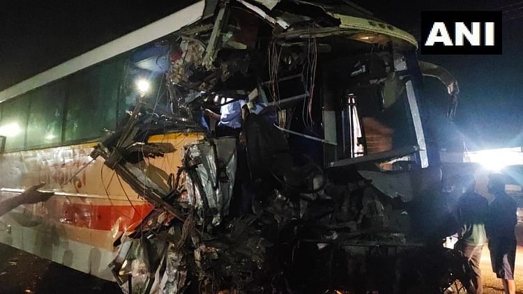 Maharashtra One Killed Three Injured In Bus Truck Collision In Pune Amar Ujala Hindi News