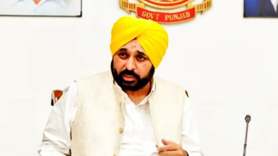 Air Force Day: Bhagwant Mann did not reach the program, Governor Purohit raised the question