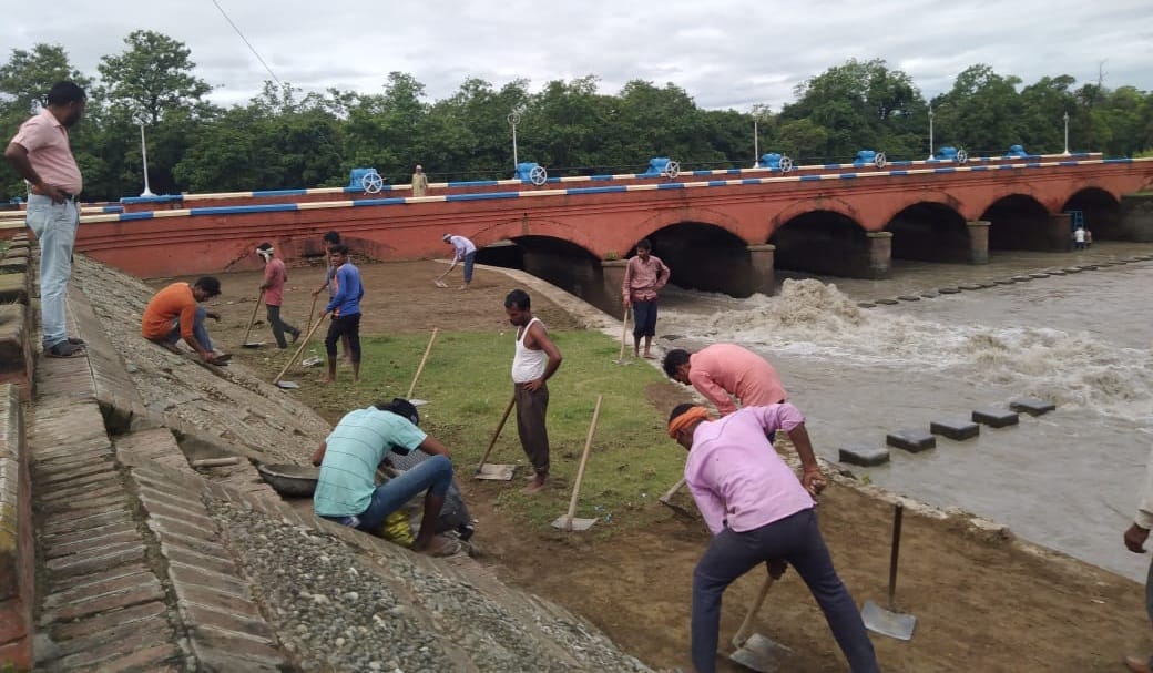 Officers engaged in preparations for the possible visit of the Governor