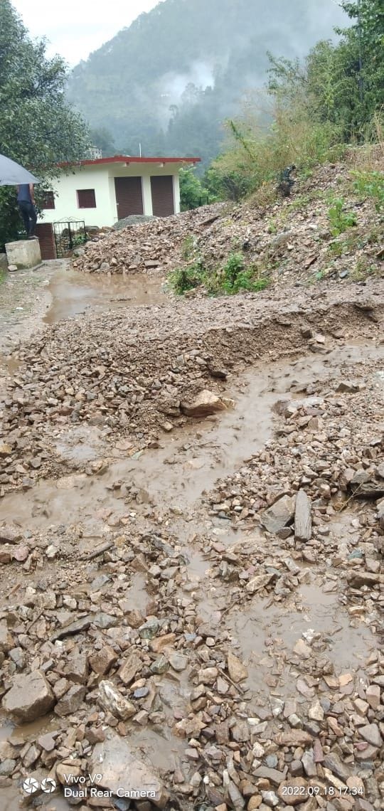 Heavy Rain in Uttarakhand young man death due to flowing in booming drain Weather