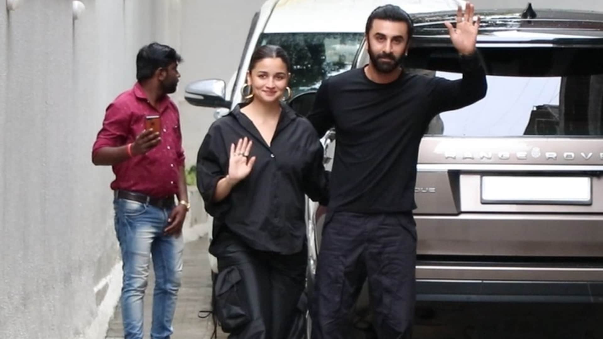 alia bhatt ranbir kapoor have prepared baby room couple reads books to upbringing his child