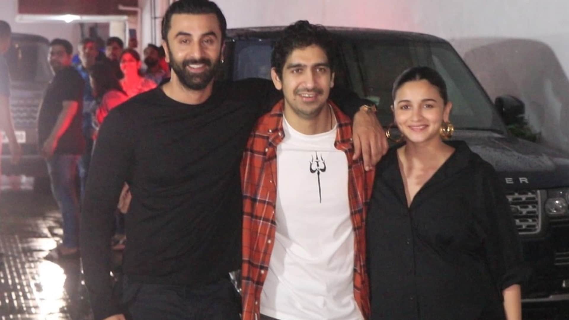 Brahmastra: Ranbir Kapoor Rushes to help fans from falling as they tries to click photos with him with ayan mu