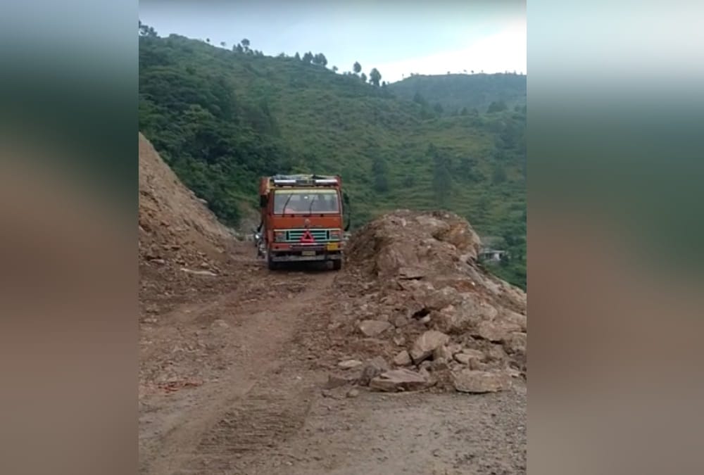 Rishikesh-Gangotri Highway open after 20 Hours only for big vehicle movement