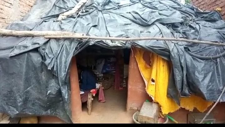 Facing flood and rain, dream of housing