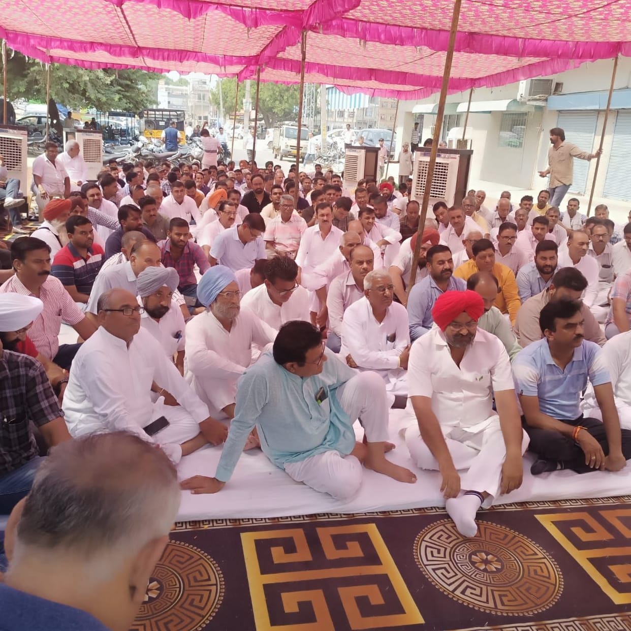 Indefinite strike of Agents, grain market deserted