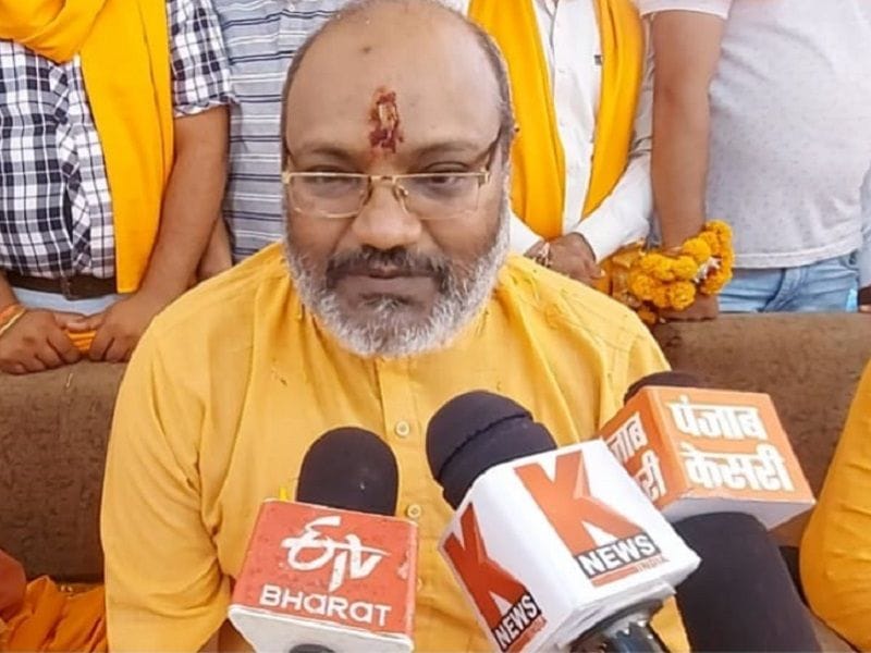 First add Bangladesh-Pakistan, then the country will be united: Narasimhanand