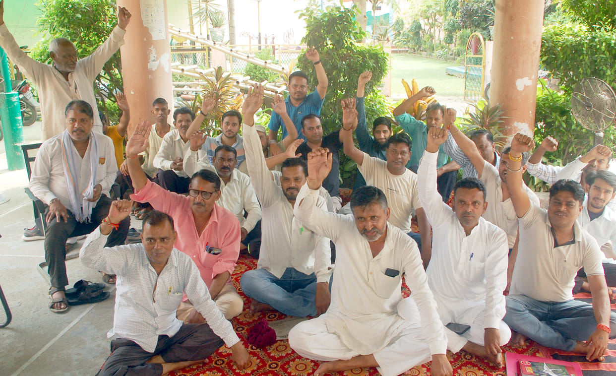 Shamli: Today all the work of the municipality will stop, the strike continued for the fourth day