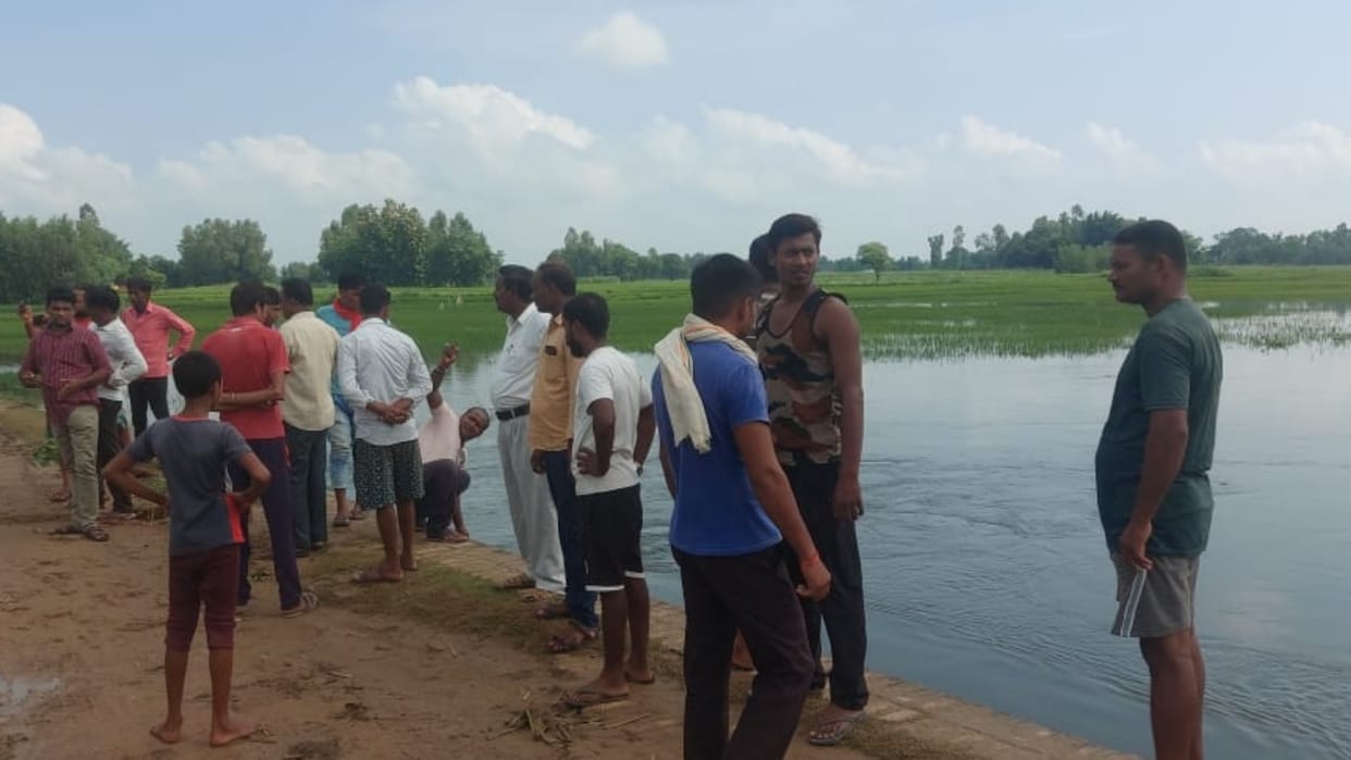 Two children died after got drowned in a nala in Shravasti.