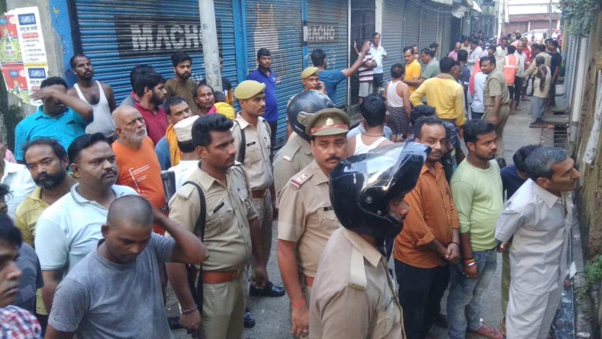 Deoria : house collapsed, husband wife and daughter died