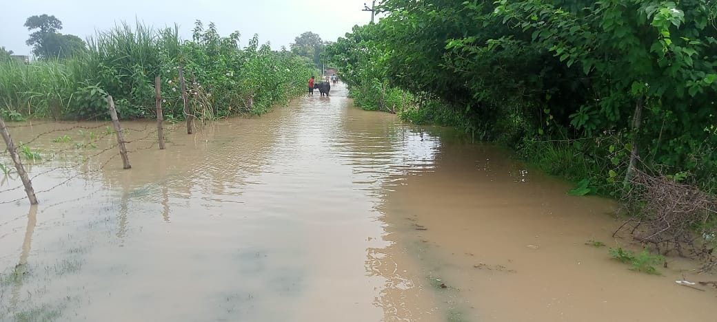 Flood water entered the coastal villages, did not get help from the administration