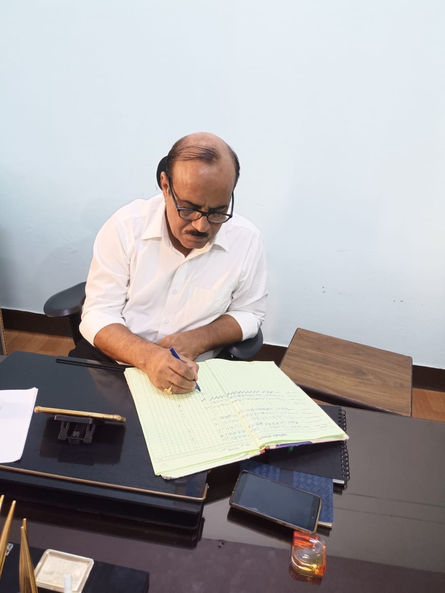 Officers and personnel in Vikas Bhavan beggar, 43 absent