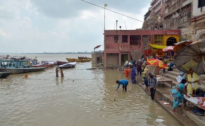 Ganga water level in Kashi With the increase in water the heartbeat of the coastal residents increased