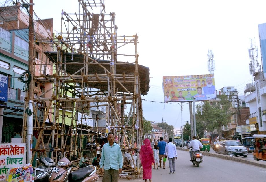 Navratri 2022 Ganga-Jamuni Tehzeeb in Varanasi on Dussehra 15 feet temple and mosque of pandal