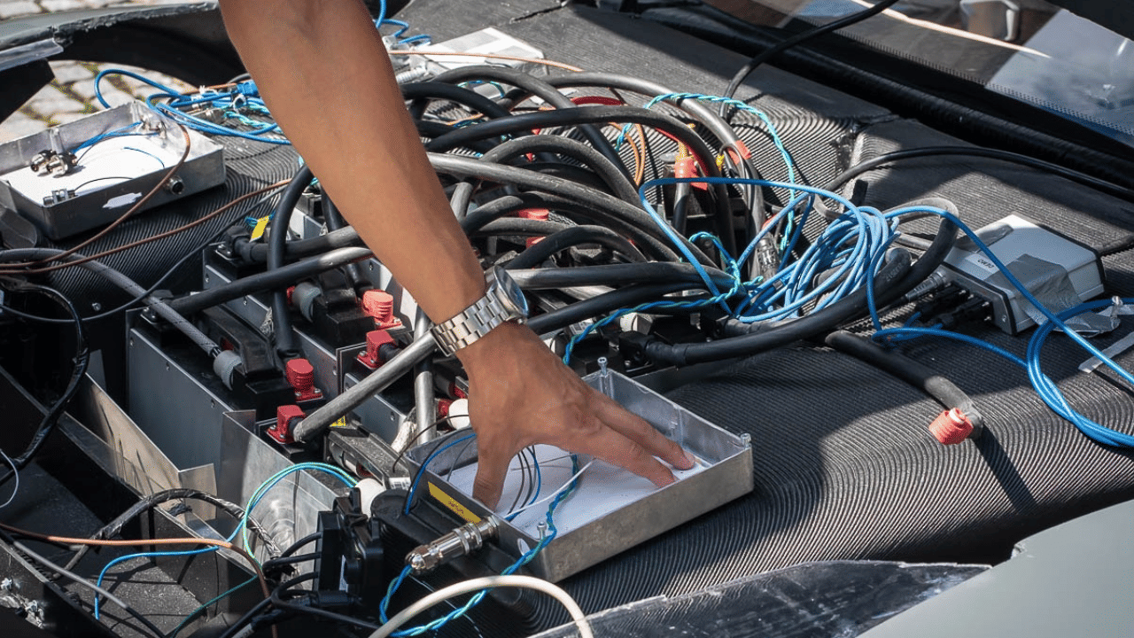 Dutch Students made an electric Zem car from junk, Know how it works and clean the air