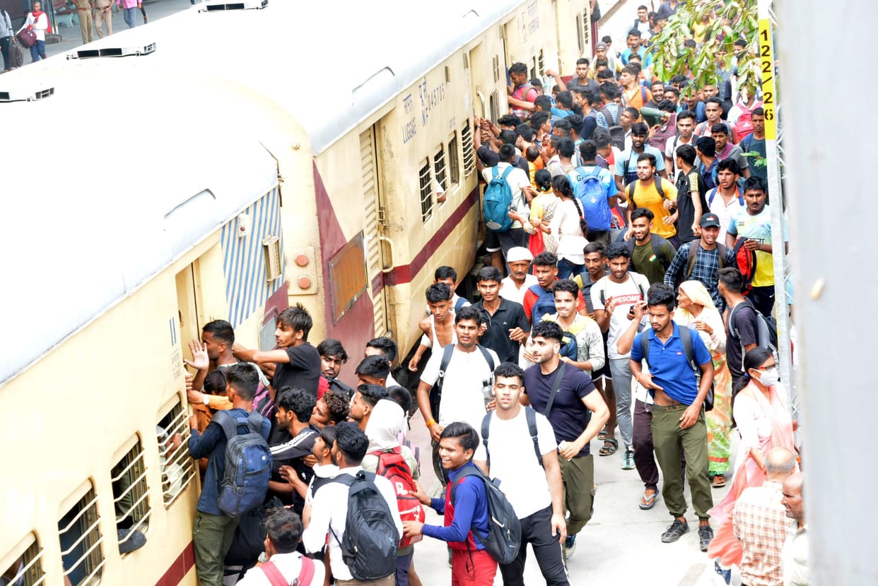 800 railway tickets sold on the first day of recruitment, 2900 candidates traveled