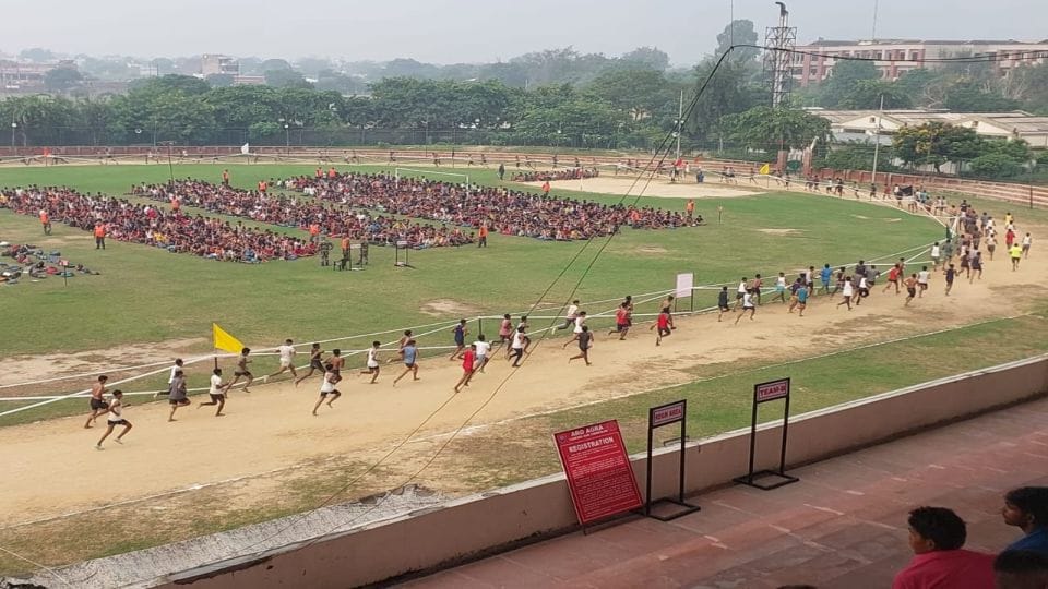 Army Bharti first day more than five thousand candidates run for army recruitment rally in Agra