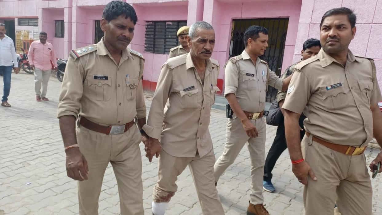 two injured in Firing in Ayodhya Kotwali.