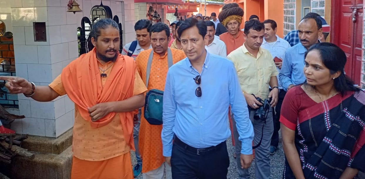 Kumaun Commissioner Inspects Bagnath Temple Renovation Work