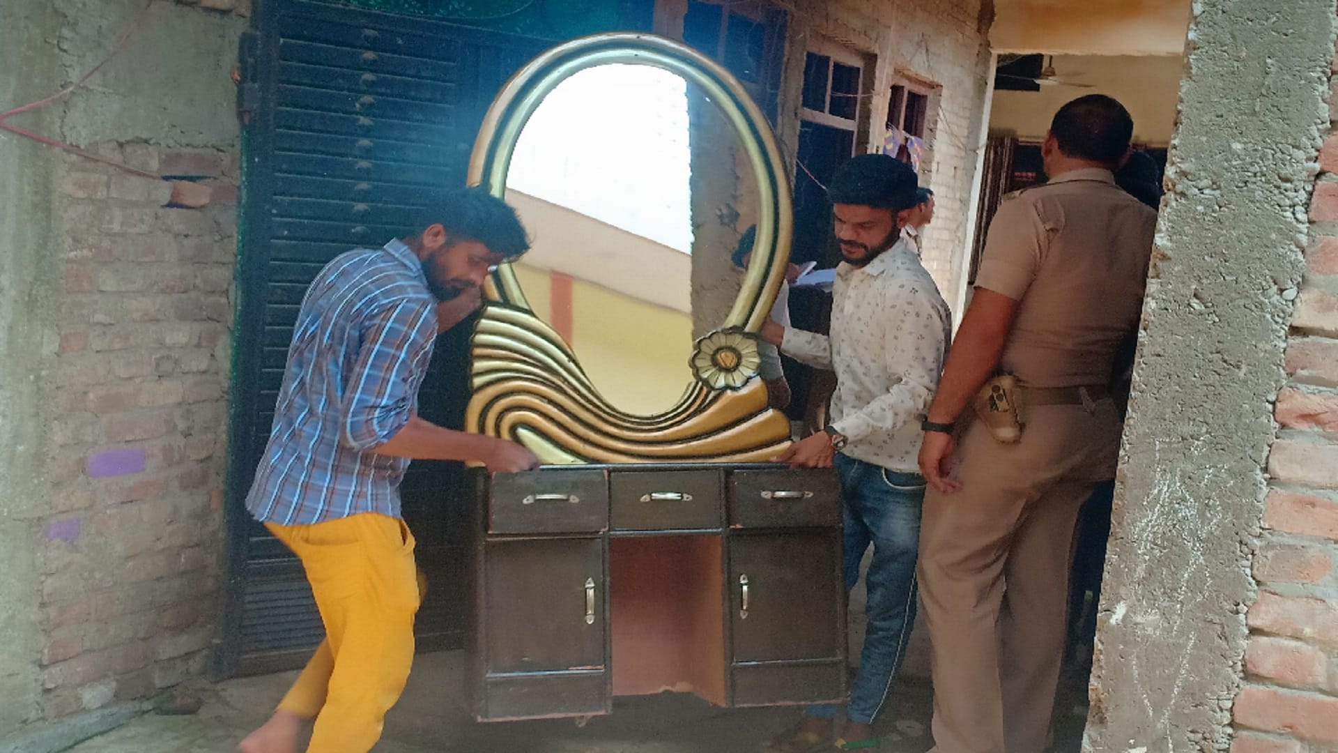 Bijnor police have attached of a house of ten lakh of gangster accused after DM order