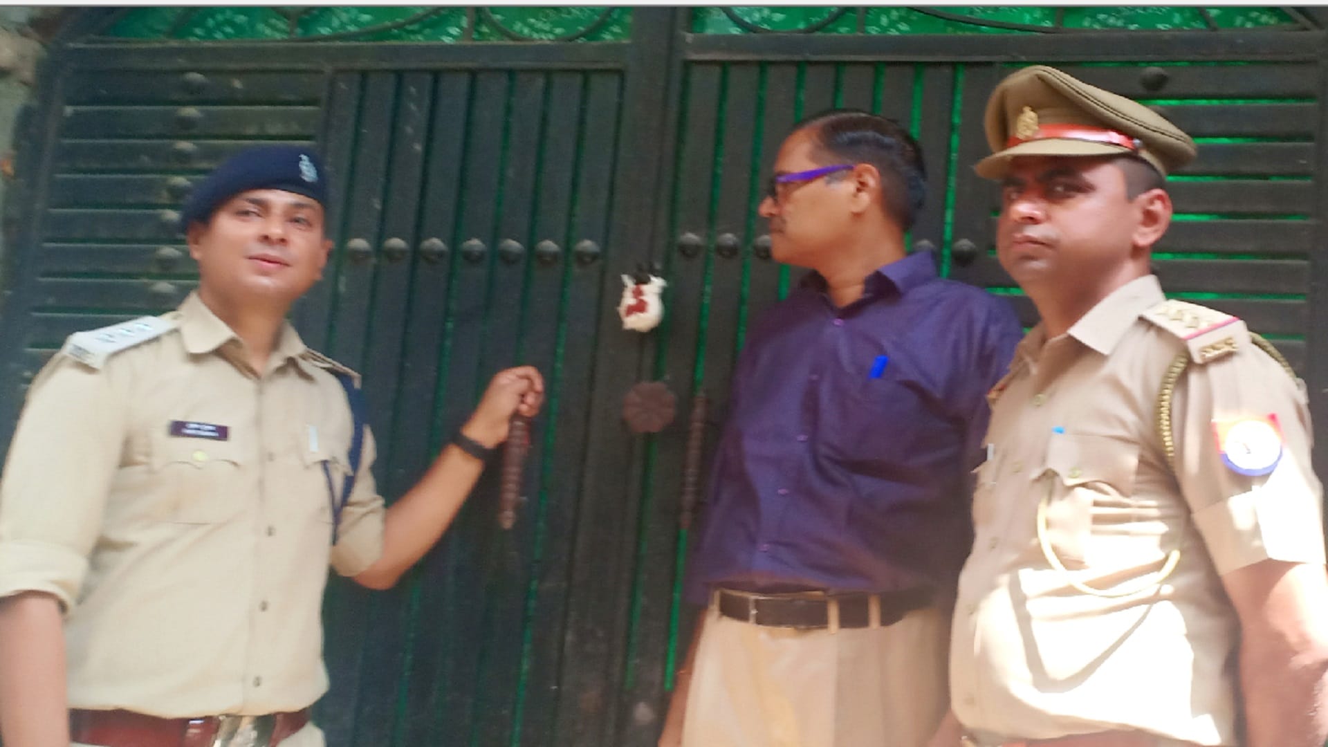 Bijnor police have attached of a house of ten lakh of gangster accused after DM order