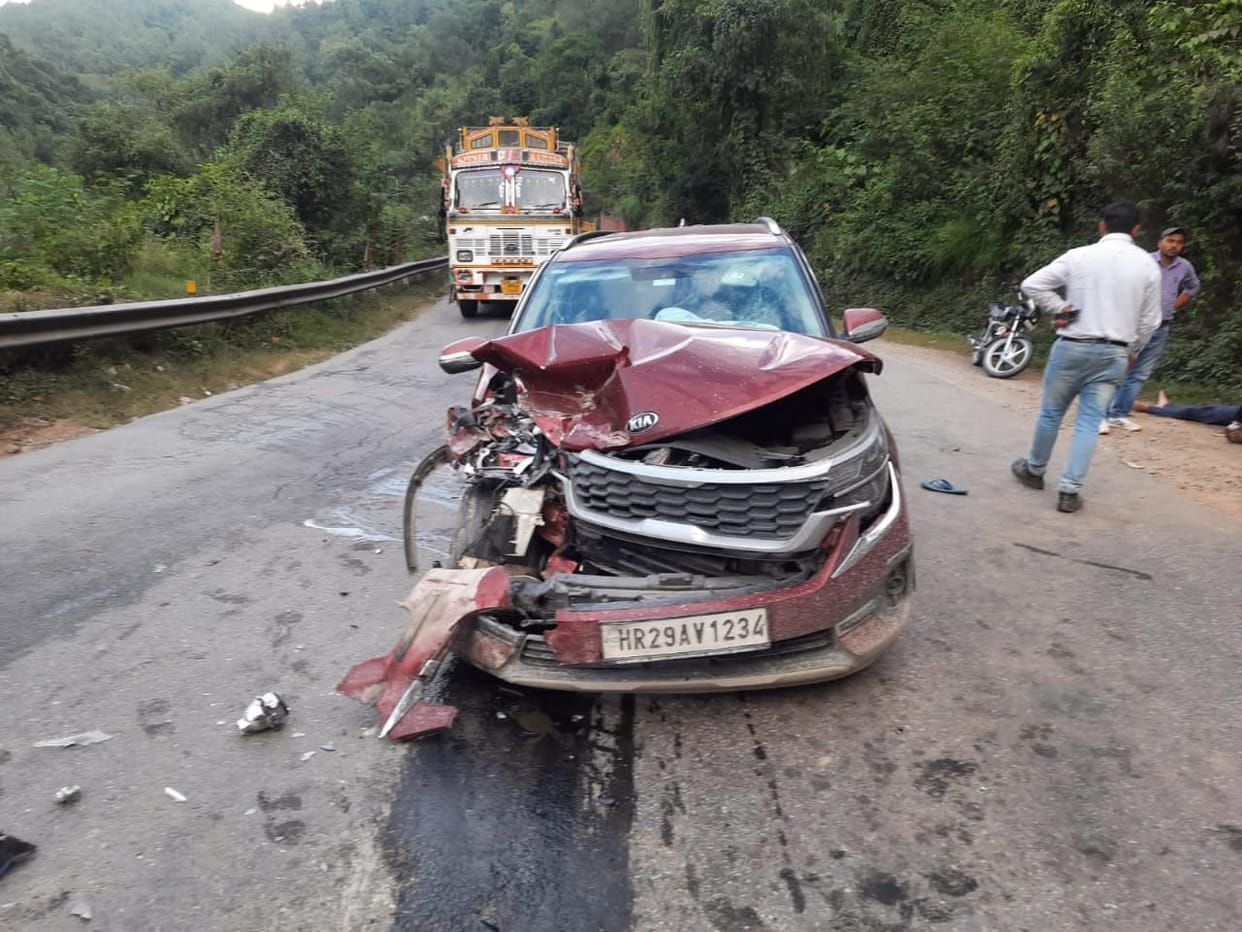 three doctor injured car and truck collition