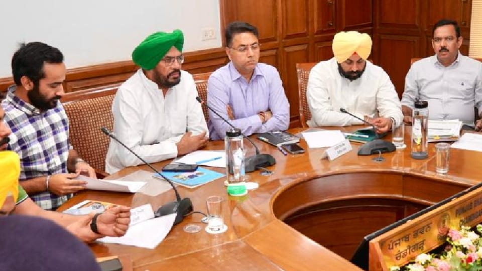 Four ministers took the front to solve the problem of stubble
