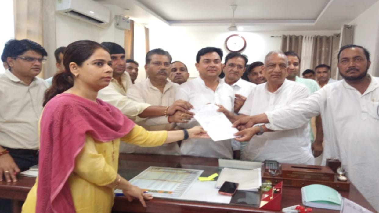 Shamli: Chairperson and 17 members gave mass resignation to DM,