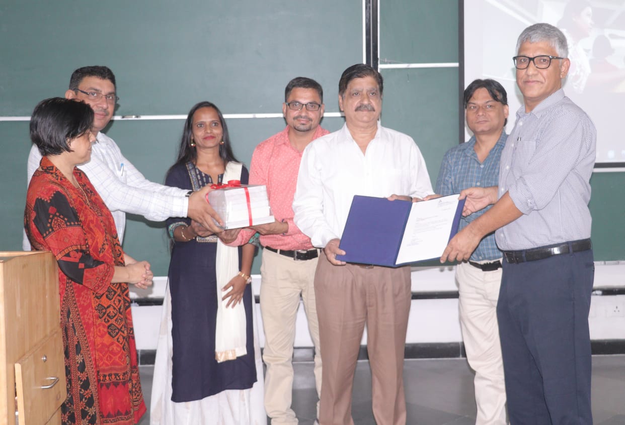 IIM donated 35 lakh books to needy institutions