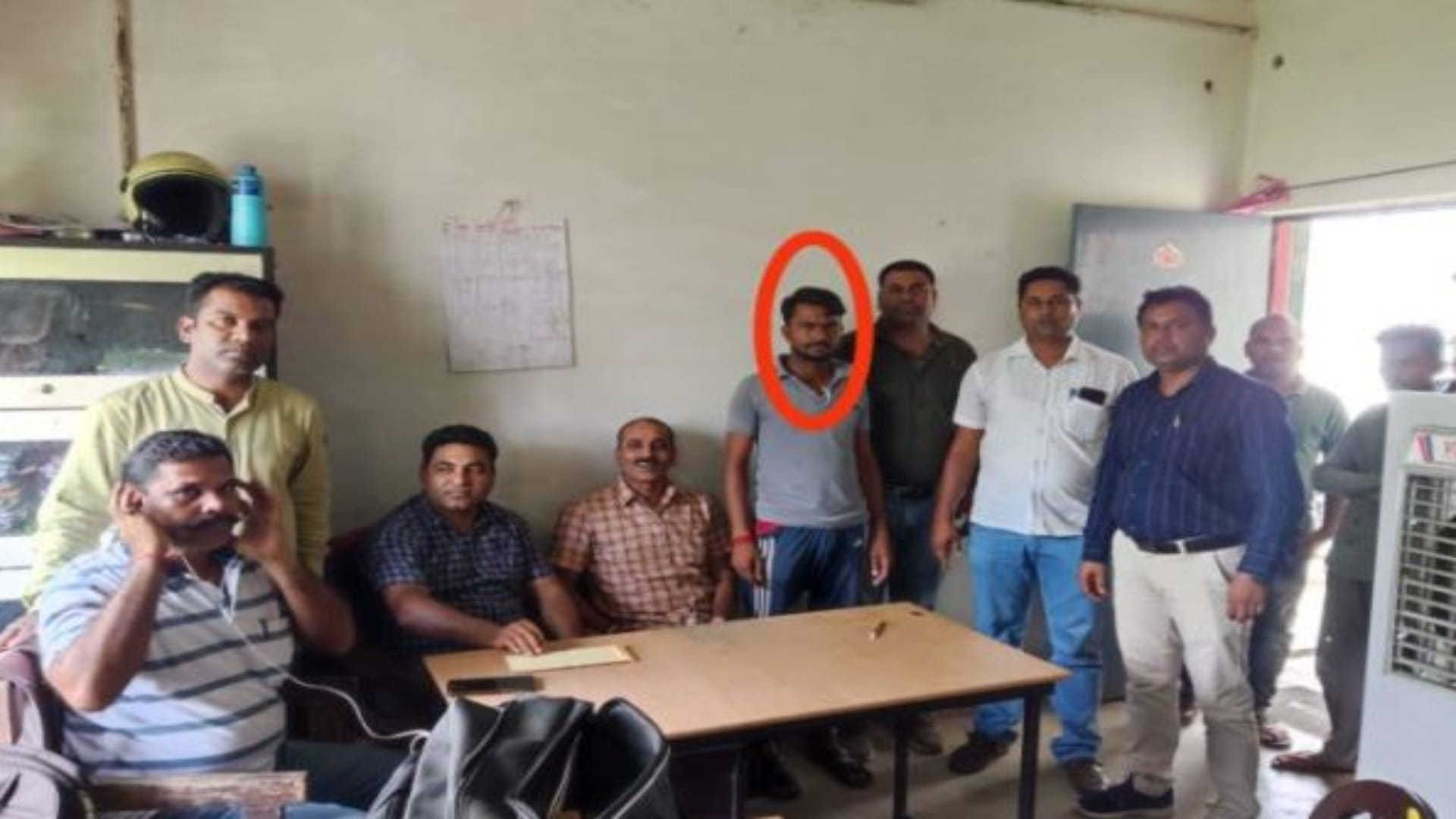रोजगार सहायक गिरफ्तार