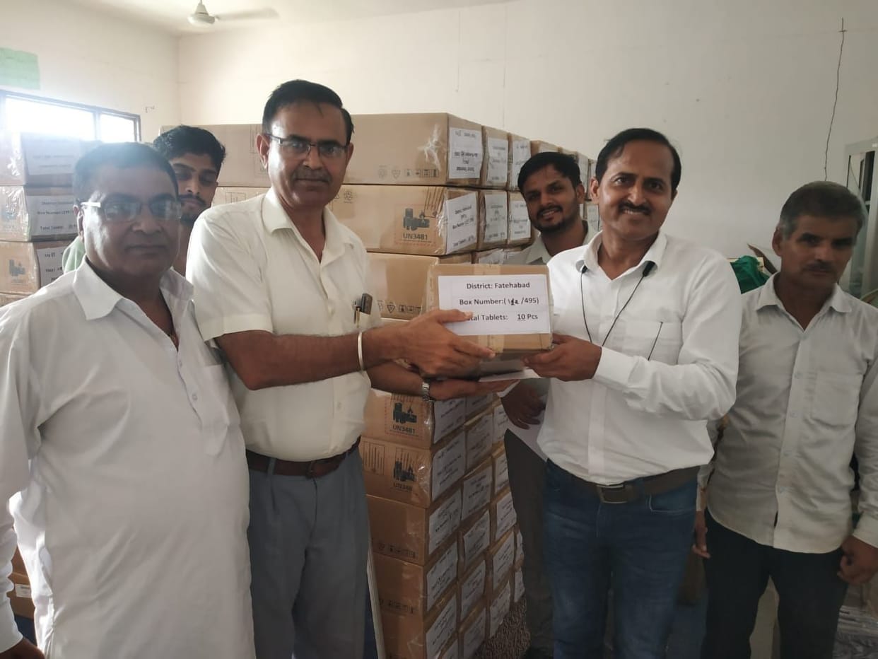 77 school heads get tablets for Class 11 students