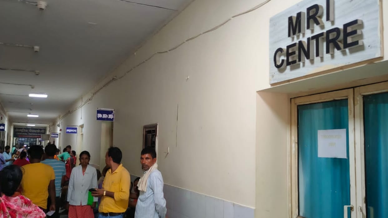 MRI center built by spending lakhs showing path of BRD to patients in Gorakhpur