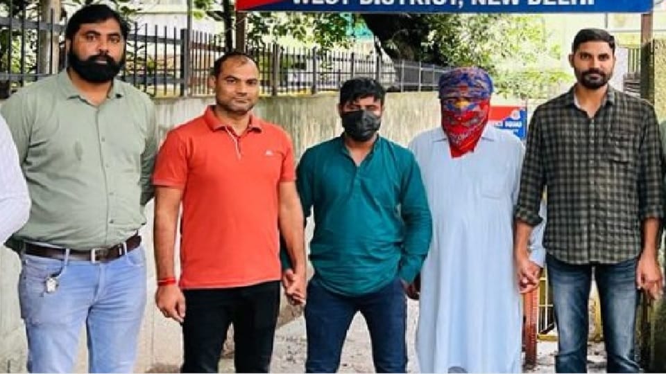 Two smugglers who came to deliver medicines worth lakhs to Afghan citizens arrested 25 lakh tablets recovered