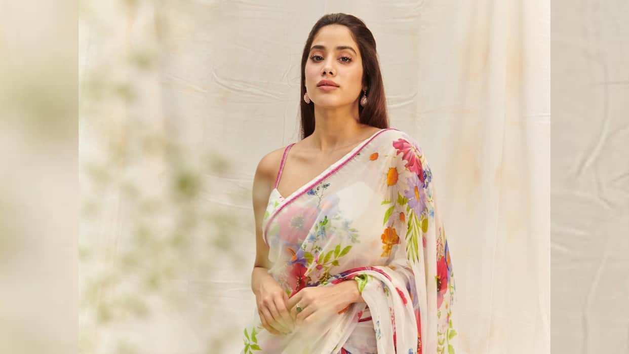 Actress Janhvi Kapoor Ethnic Look In Saree Picture Went Viral On Social Media