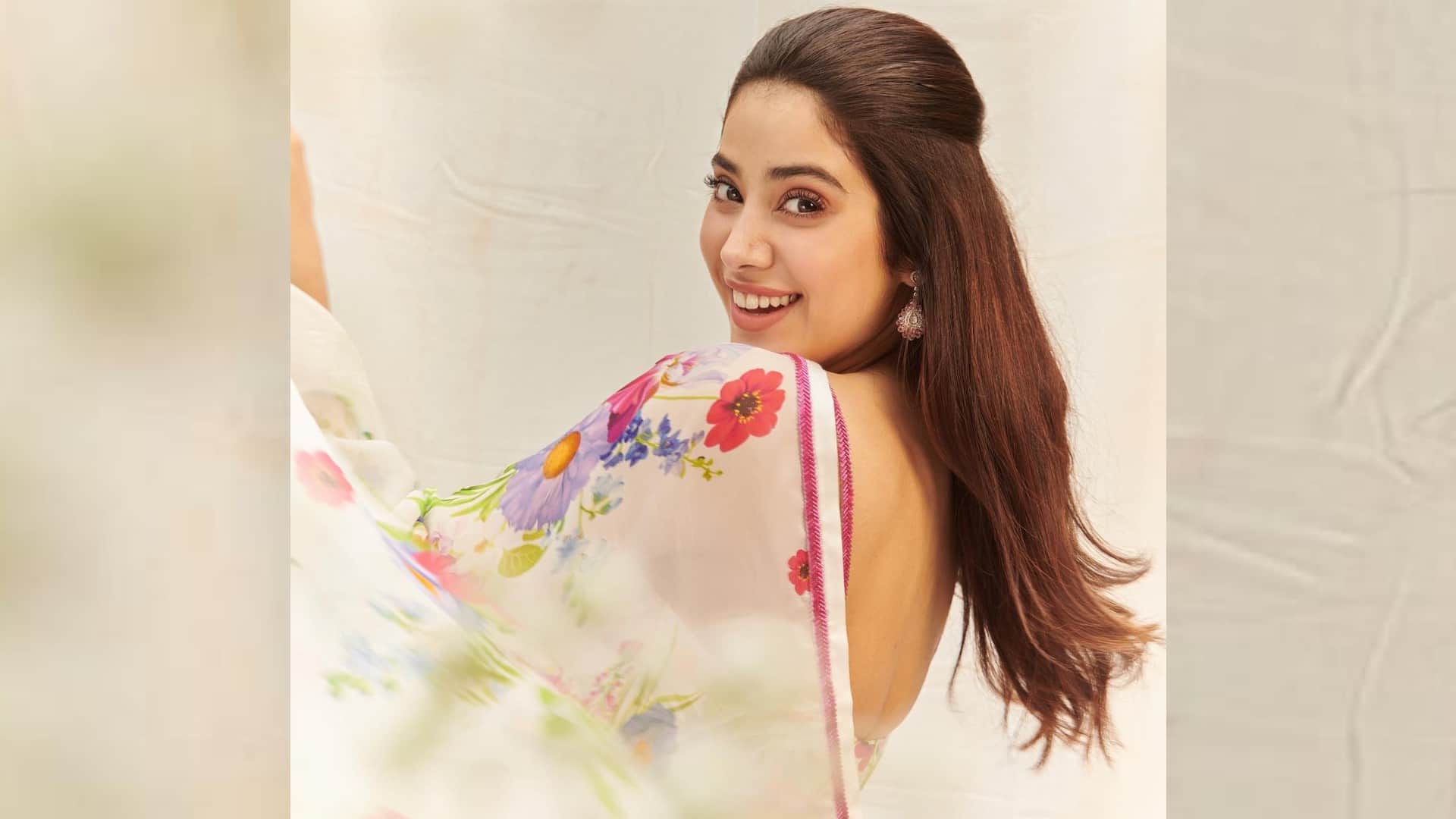 Actress Janhvi Kapoor Ethnic Look In Saree Picture Went Viral On Social Media