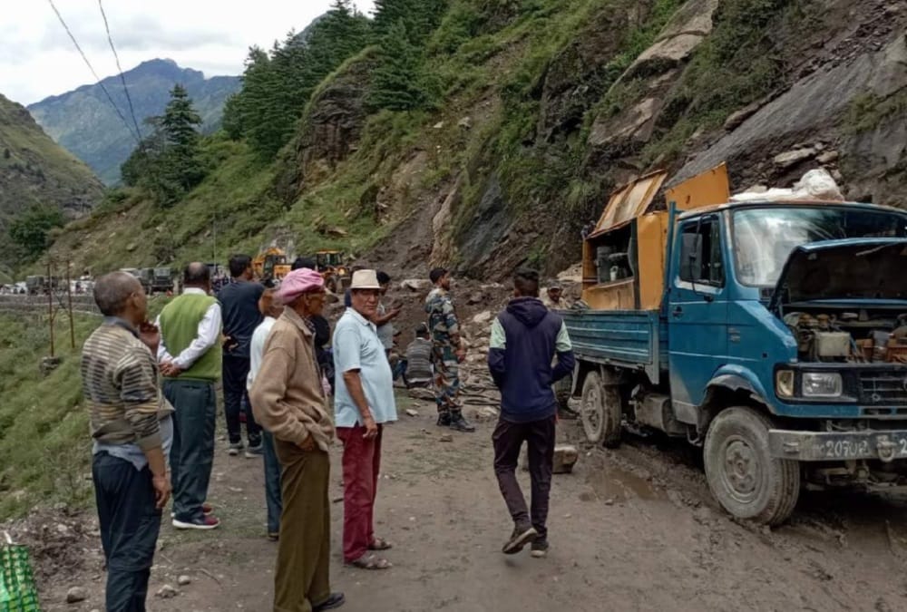 Uttarakhand weather Update: Landslide in Joshimath Malari Highway