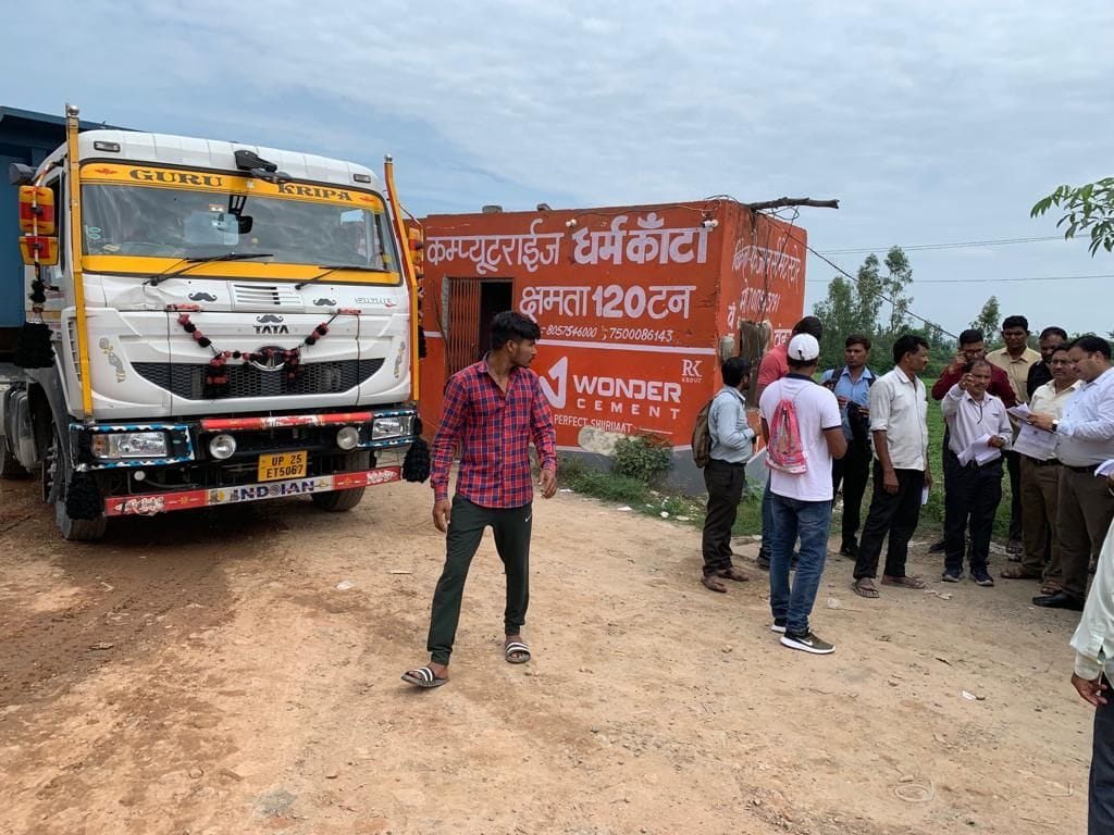 Administration action: nine and a half lakhs recovered from overloaded 26 vehicles
