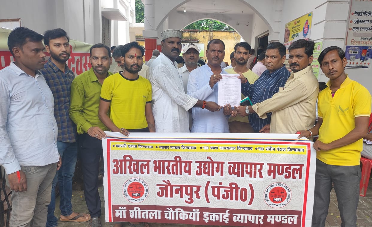 Traders met Tehsildar, expressed displeasure over recovery by imposing barrier