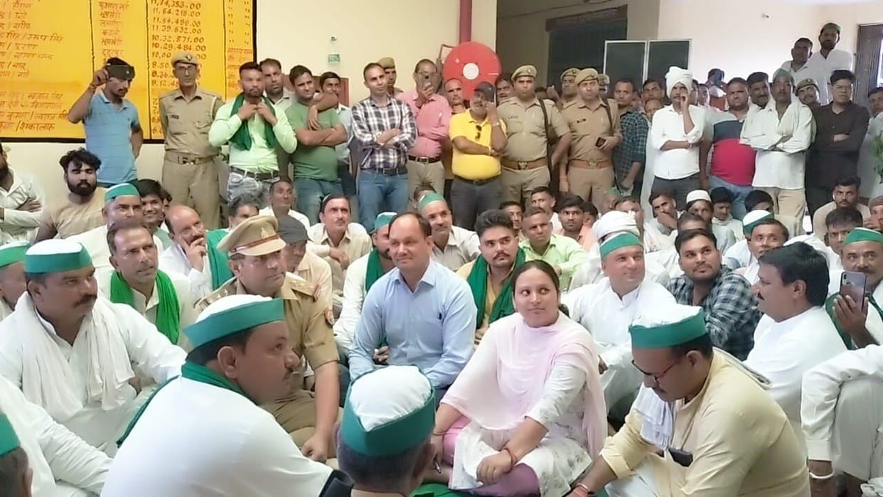 In Khatauli, Bhakiyu protested in Tehsil