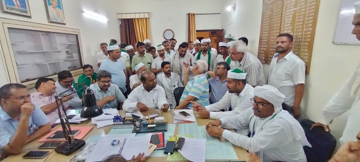 Farmers end strike at SE office