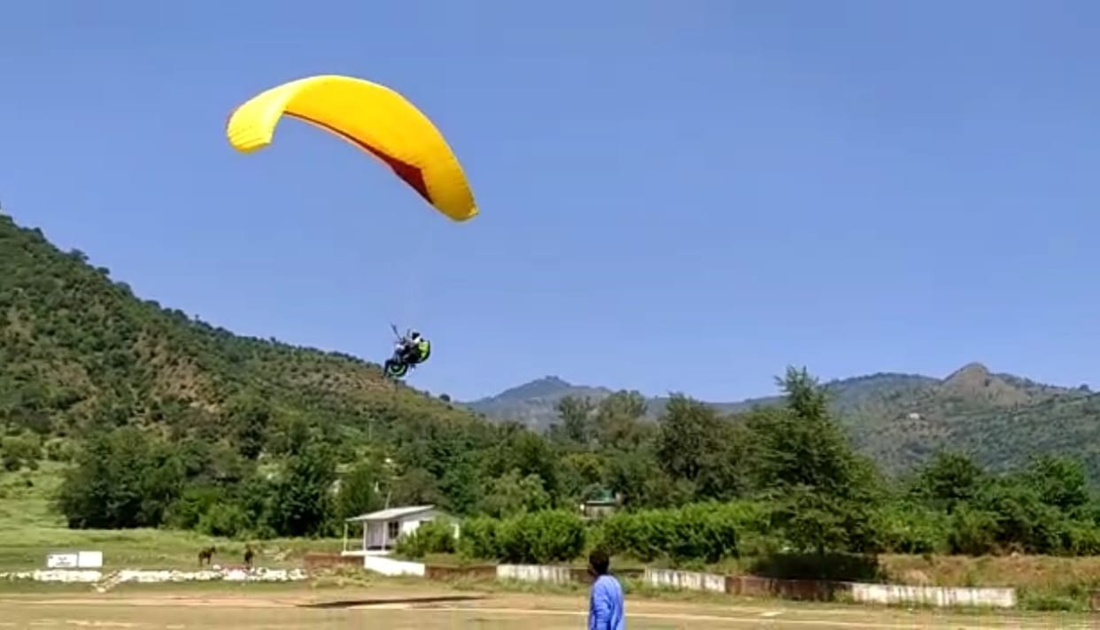 Paragliding trial for the first time held in Poonch