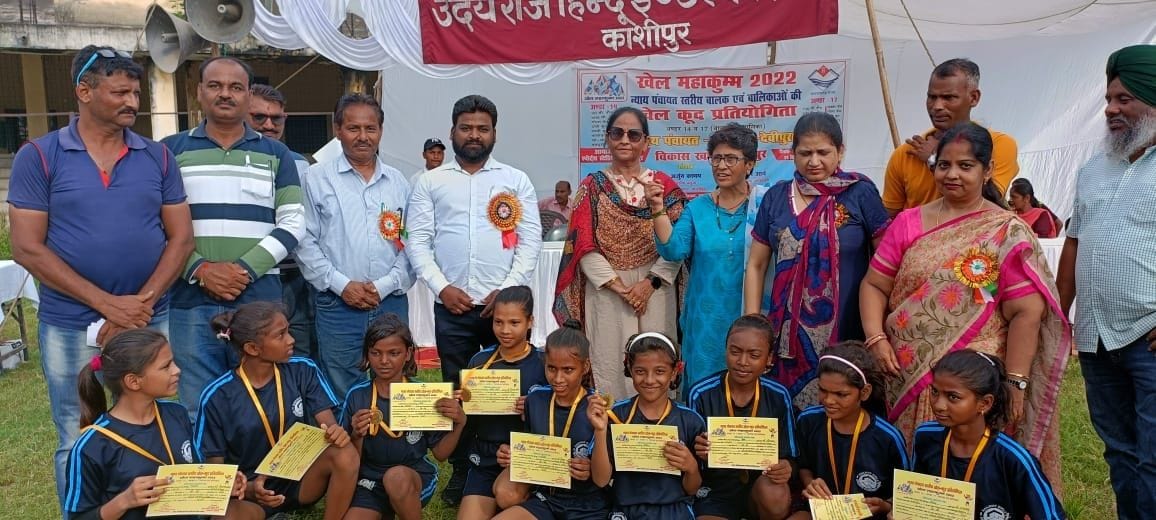 Monica first and Anju second in 3000 meters race